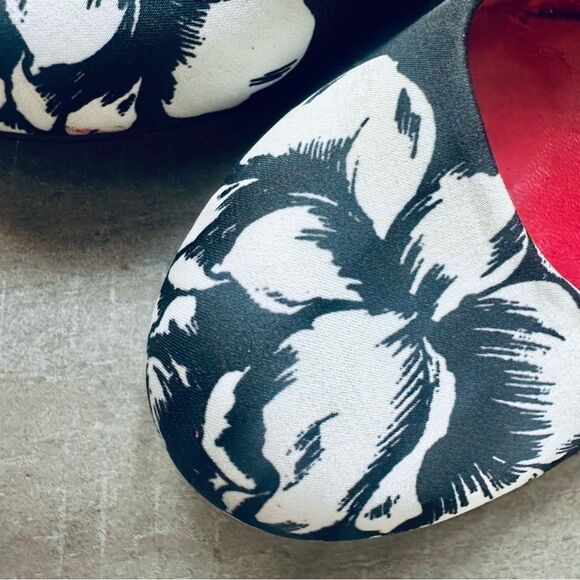Nine West Ambitious, Black and White Floral Heels. - Picture 4 of 6